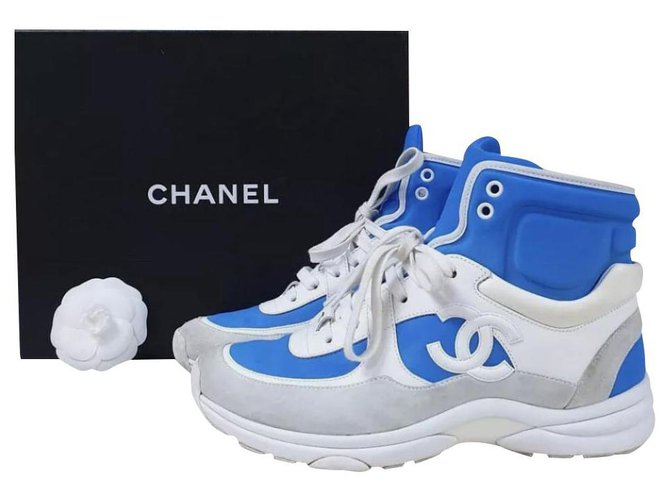 Chanel Couro Branco Cinza Camurça CC Logo High Top Sneakers EU 38,5 US 8,5 Azul Suécia  ref.224804