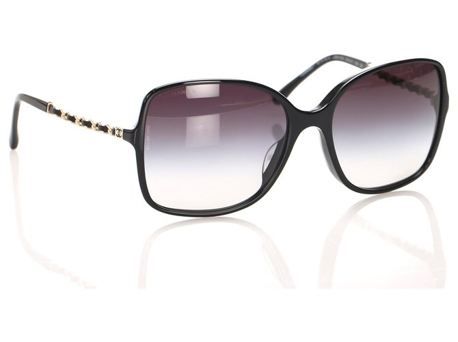 Óculos de Sol Chanel Quadrado Preto Plástico  ref.225028