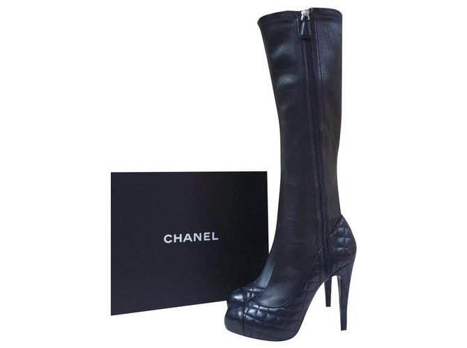 Chanel Matelasse CC Logo Schwarze Lederstiefel Gr.38  ref.225068