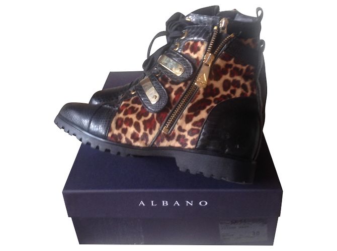 Bottines Albano en cuir python noir