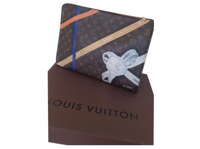 Louis Vuitton vuitton clutch Dark brown Gold hardware Leather  ref.225143