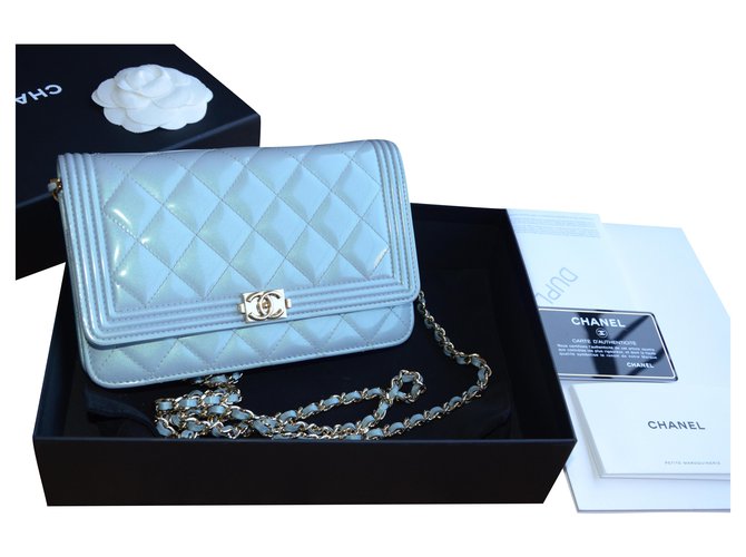 Sac Chanel WOC Wallet on Chain Boy en cuir caviar beige Cuir vernis Bleu Doré Bleu clair Turquoise  ref.225224