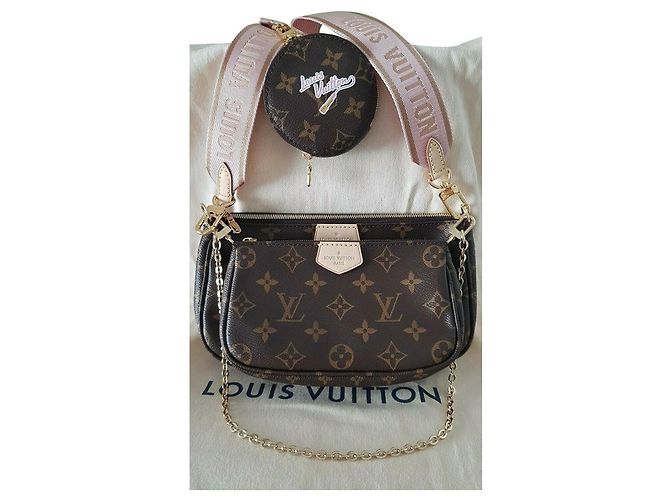 LOUIS VUITTON Multi Pochette Accessoires Monogram