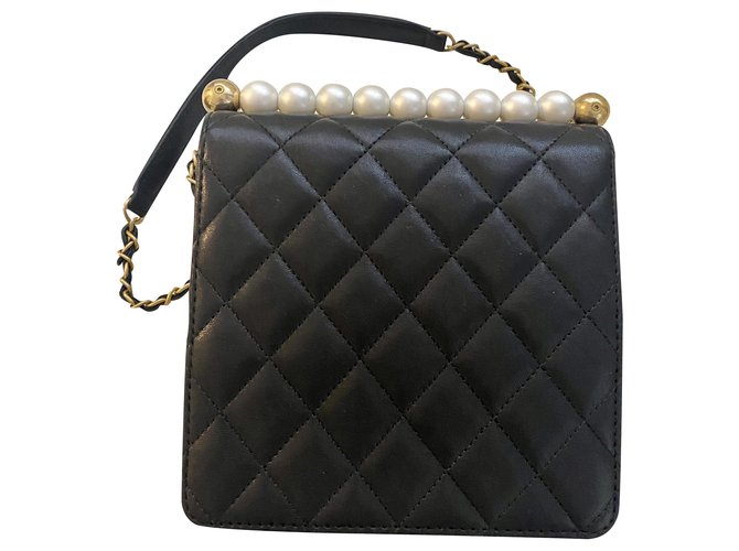 Timeless Bolso Chanel Flap con perlas Negro Cuero  ref.225468