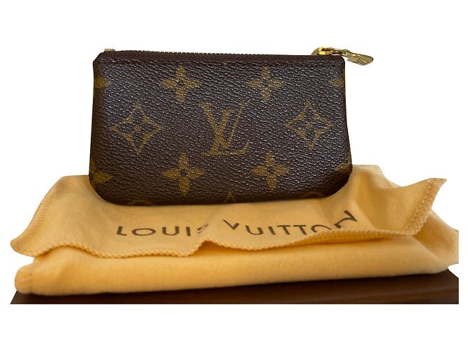 Louis Vuitton key pouch without chain Brown