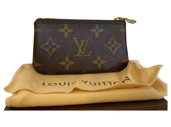 Louis Vuitton Schlüsselbeutel ohne Kette Braun Leder  ref.225498