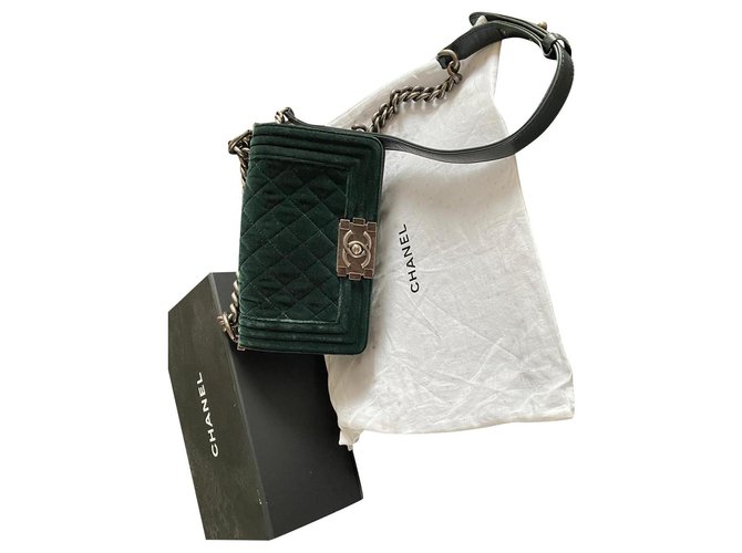 Boy Chanel Handbags Dark green Velvet  ref.225528