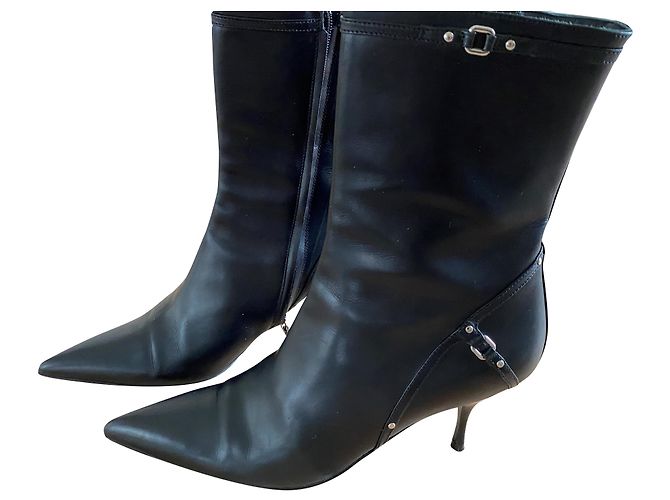Botins Prada de couro preto 38