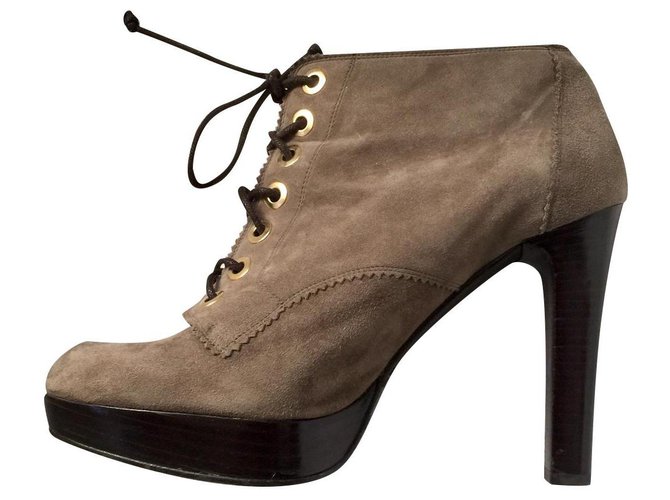 Stuart Weitzman Suede ankle boots with scalloped detail Taupe  ref.225777