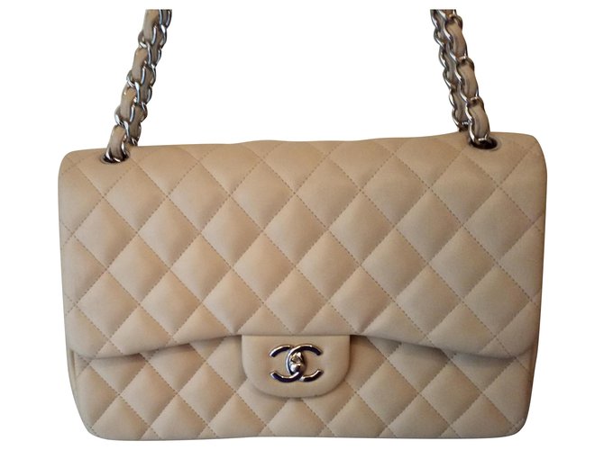 Chanel Timeless Jumbo Bege Couro  ref.225780