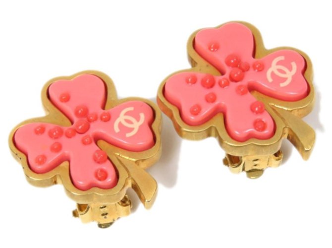 Chanel Pink CC Clover Clip-on Earrings Golden Metal Plastic  ref.225892