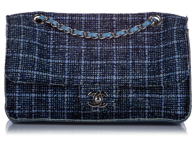 Sac à rabat simple en tweed bleu moyen Chanel Tissu  ref.225919