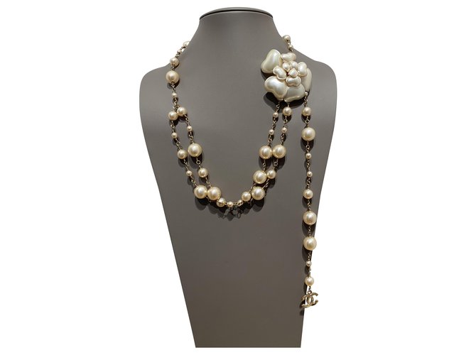 Chanel Lange Halsketten Beige Golden Perle  ref.226084