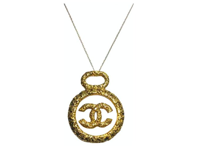 Chanel Colares Dourado Metal  ref.226117