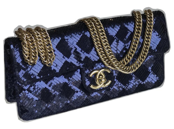 Timeless Chanel Bolsa de camaleón rara Azul Azul marino Azul oscuro Satén  ref.226747