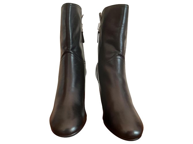 Chanel Lederstiefelette mit Fell Schwarz 