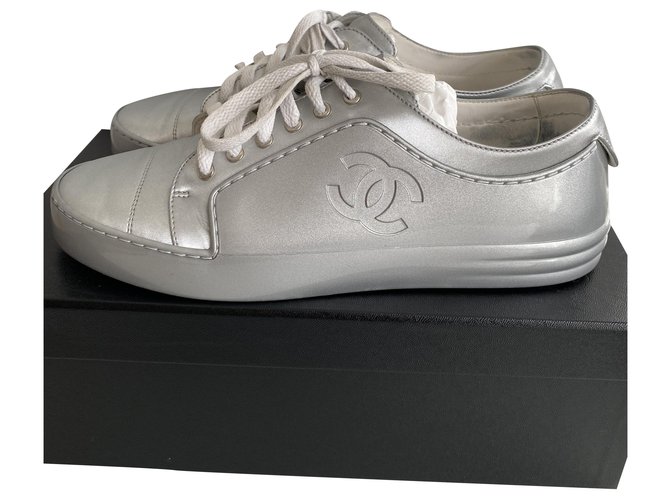 CHANEL SNEAKERS ARGENTÉES , TAILLE 40,5 Cuir  ref.227187