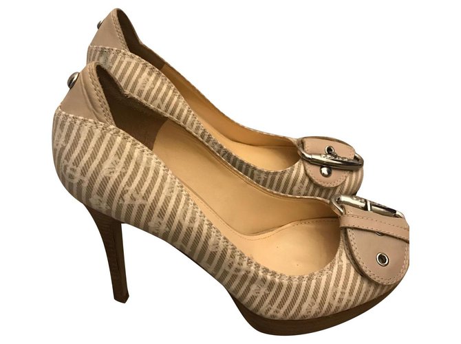 Guess Striped pumps White Beige Leather  ref.227245