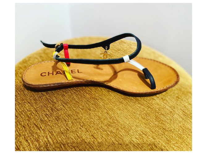 Chanel Sandálias Preto Vermelho Amarelo Couro  ref.228019