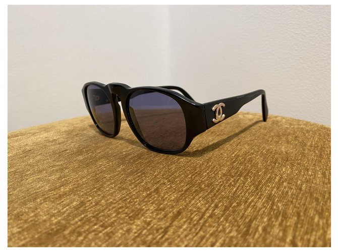 Chanel Gafas de sol Negro Plástico  ref.228037