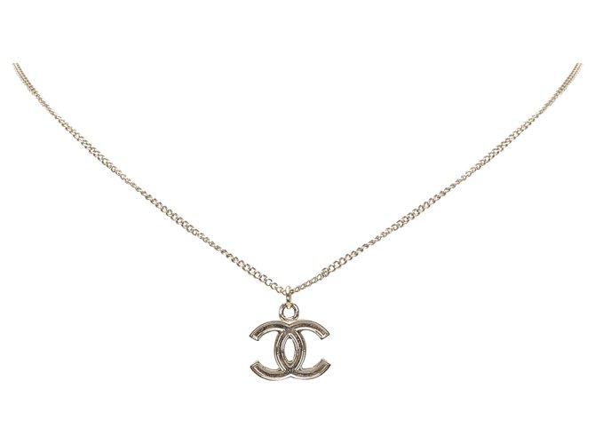 Collar colgante Chanel CC Dorado Metal ref.228254 - Joli Closet