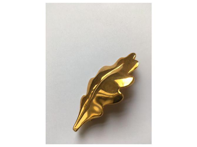 Inès de la Fressange Pins e spille