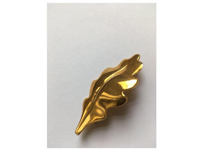 Inès de la Fressange Pins & brooches Gold hardware Metal  ref.228541