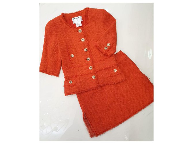 Chanel 9K$ famous tweed suit Coral  ref.228801