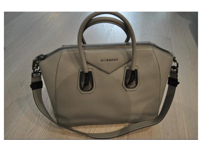 Givenchy Bolsa Antigona média em couro Cinza  ref.228841