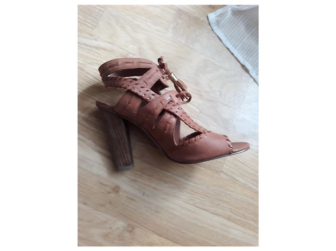 Guess Sandaletten aus Leder mit Absatz