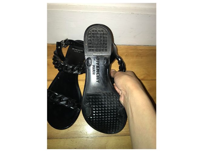 Sandalias Jelly Givenchy Negras con Correa de Cadena Negro