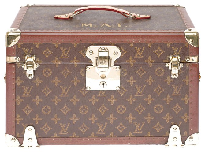 Stupenda e rara cassettiera Louis Vuitton in tela monogramma con stencil Marrone  ref.229229