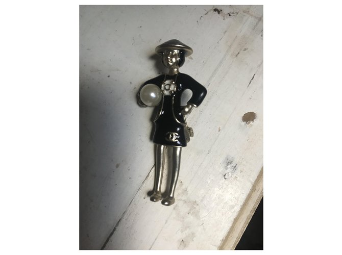 Chanel Figurine brooch Black  ref.229601