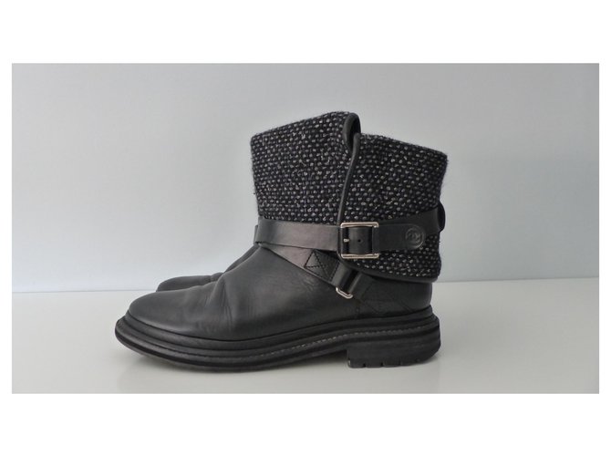 Chanel Ankle Boots Black Leather  ref.229612