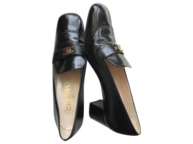 Chanel Vintage CC Turn-lock Shoes Black Patent leather ref.230178