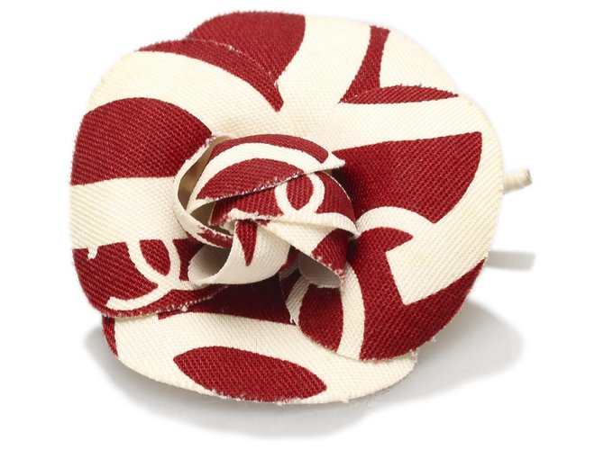 Chanel Rote Kamelienbrosche Weiß Baumwolle Metall Tuch  ref.230346