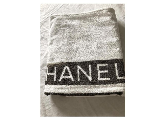Toalla de baño Chanel Blanco roto  ref.230419