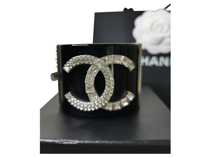 Chanel Armbänder Schwarz Kunststoff  ref.230520