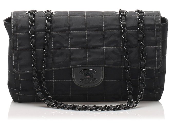 Sac à rabat simple en nylon Chanel New Travel Line noir Métal Tissu  ref.231369