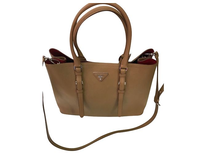 Sac à main Prada en cuir grainé doré avec bandoulière