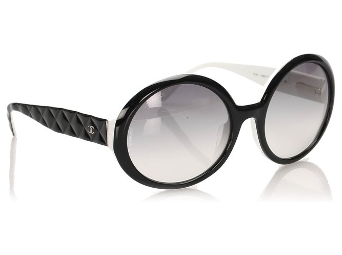 Chanel Black Round Tinted Sunglasses Plastic ref.232070 - Joli Closet