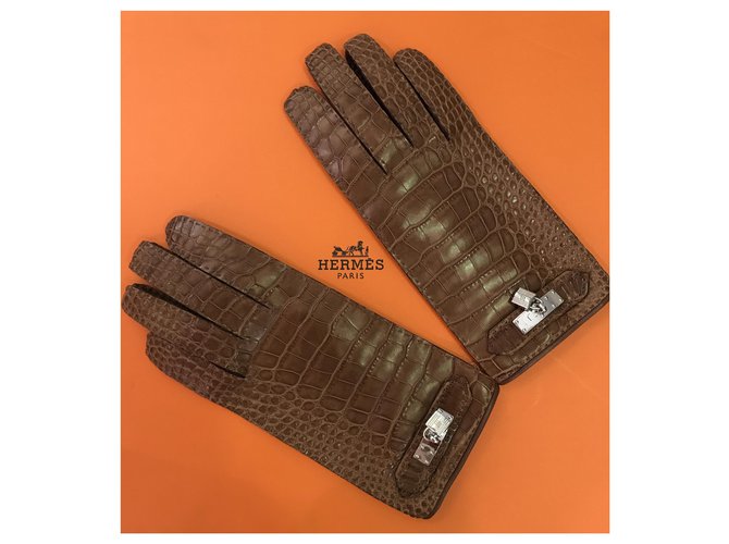 Hermès Gloves Khaki Light brown Exotic leather  ref.232725
