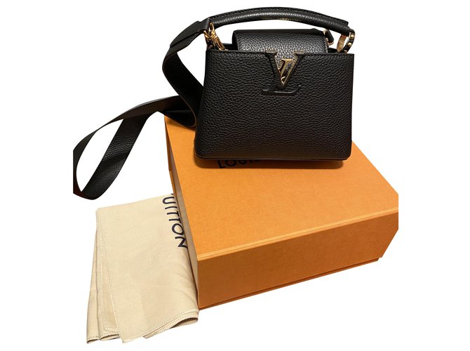 Louis Vuitton Capucines Mini Leather Top-handle Bag in Black