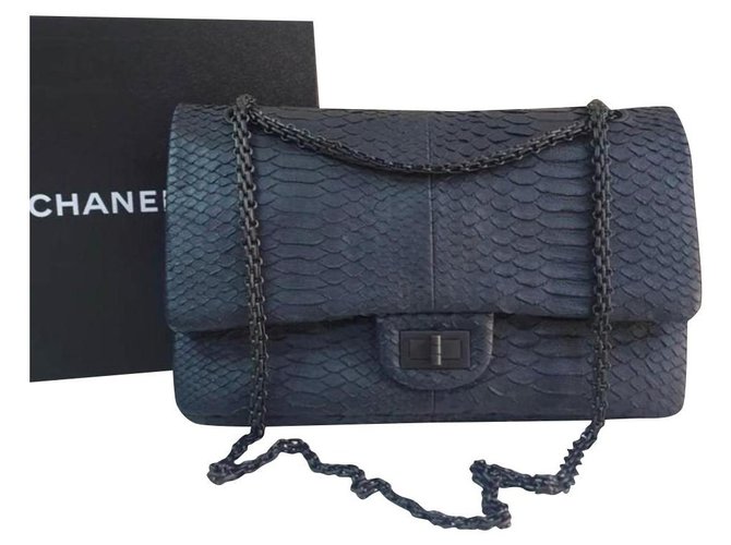Chanel Chanel Anthrazit Python 2.55 Neu aufgestellte gefütterte Flap-Umhängetasche Anthrazitgrau Exotisches Leder  ref.233047