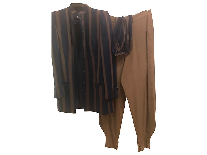 Giorgio Armani Elegante tailleur pantalone in seta Cachi Blu navy