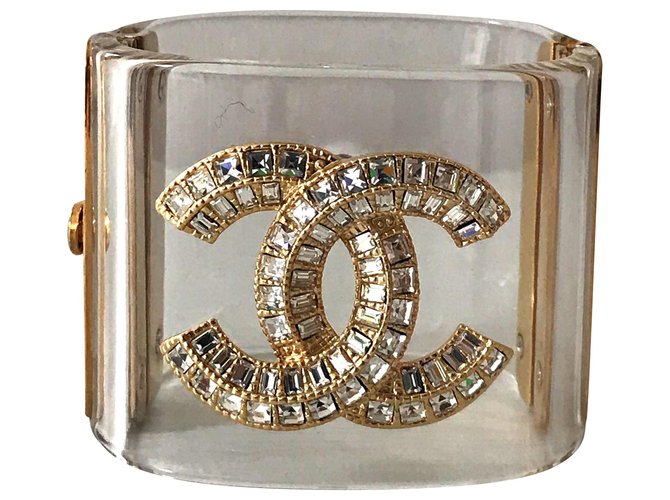 Chanel Armbänder Golden Kunststoff  ref.233179