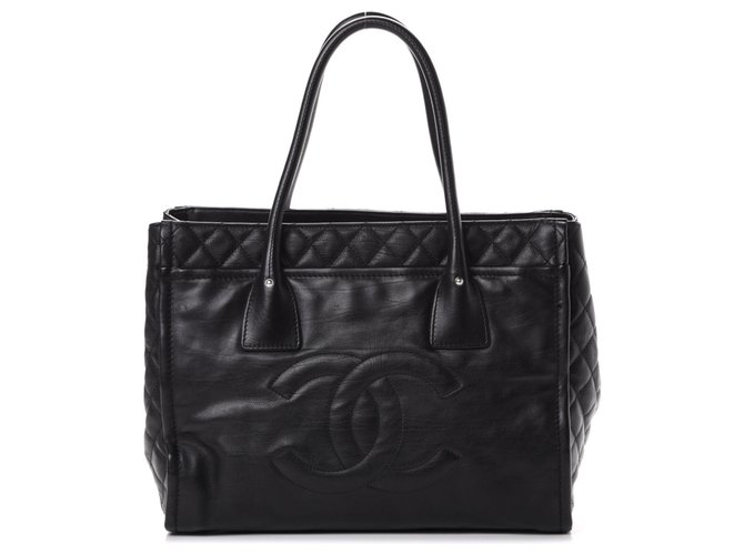 Timeless Chanel Handbags Black Leather  ref.233422
