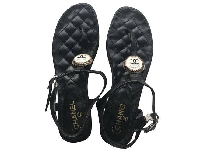 Chanel Leather Thong Sandals Black White Golden Metal  ref.233934