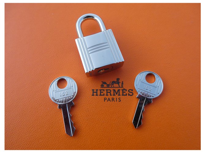 hermès padlock for kelly handbags, Birkin, Victoria, palladium 2keys and  dustbag Silver hardware Steel ref.234160 - Joli Closet