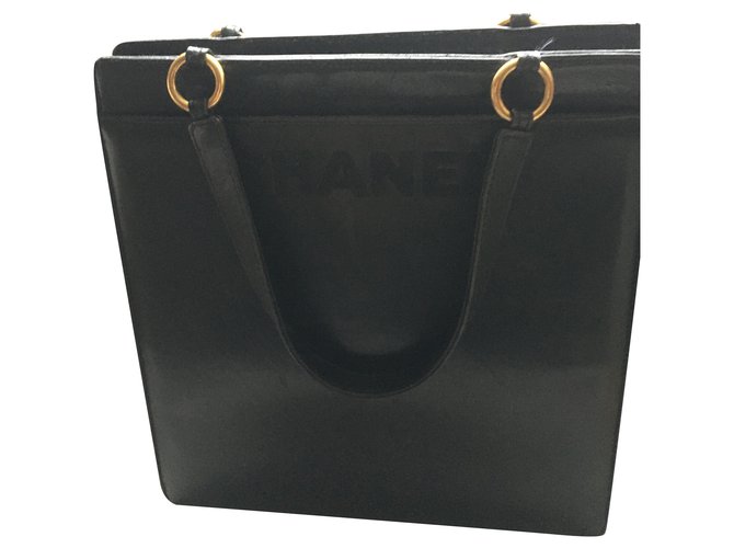 Chanel Handtaschen Schwarz Leder  ref.234448